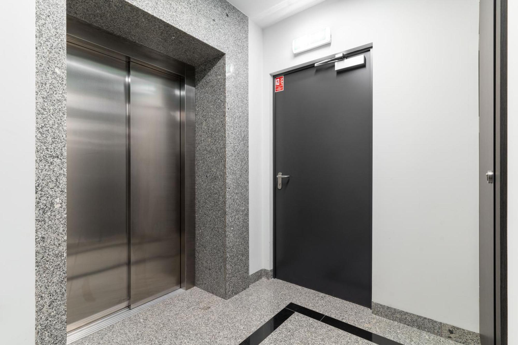 Lineburg Villa Apartments ワルシャワ エクステリア 写真